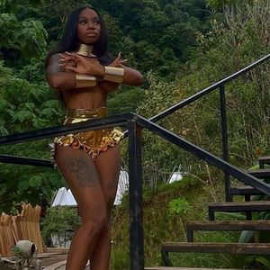 High-Cut Cheeky Short | Gold New never worn